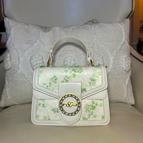 White Purse - Picture 1 of 2
